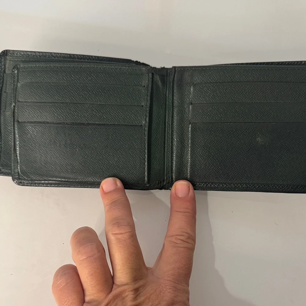 Louis Vuitton Black men’s wallet - project